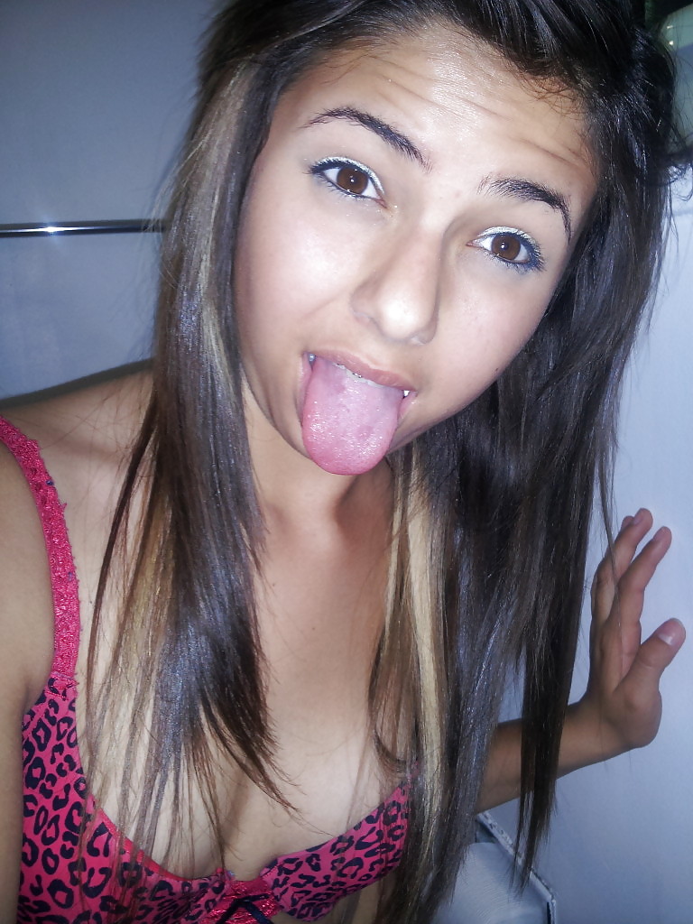 Free Cute Whore Girl Self Shot At Home photos