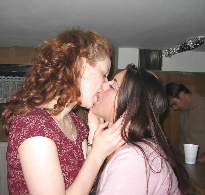 Free Girls Kissing Girls photos