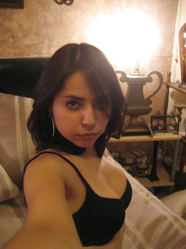 Free Latina self pics on the bed photos