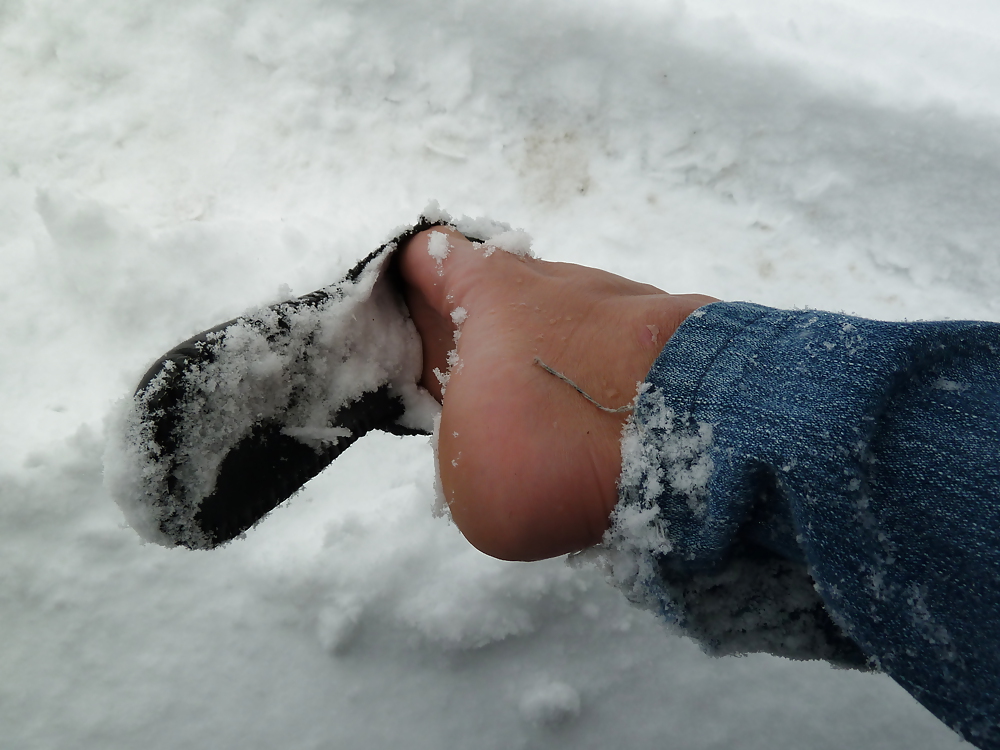 Free feet in snow photos