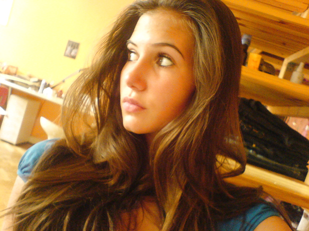 Free Sexy Brunette photos