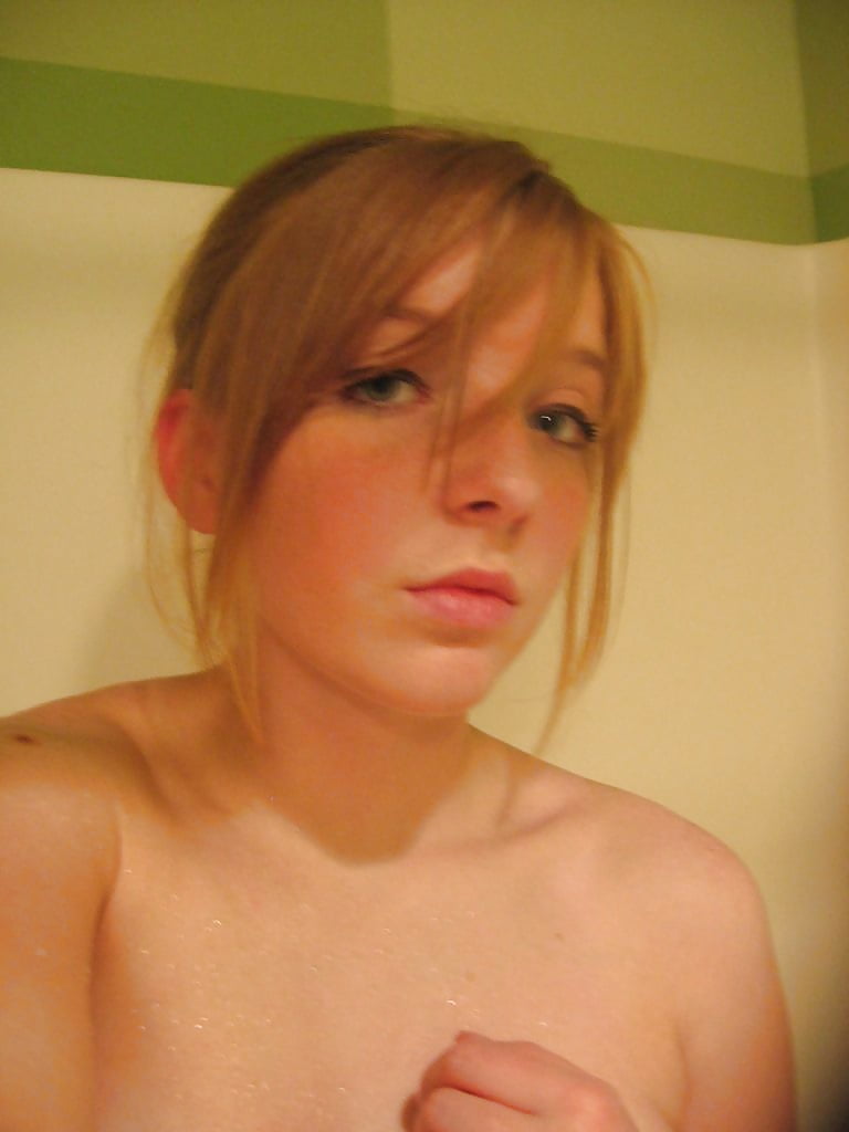 Free That Sexy Teen in her Bathroom (Huge Gallery) photos