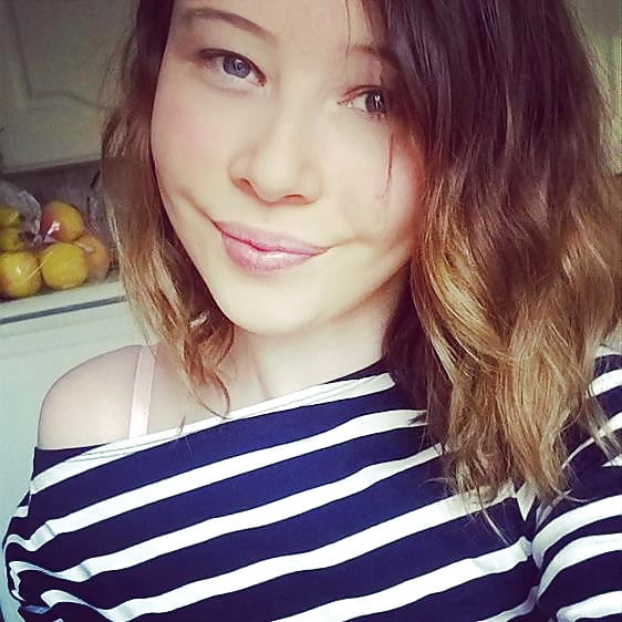 Free Shelby sexy pout photos