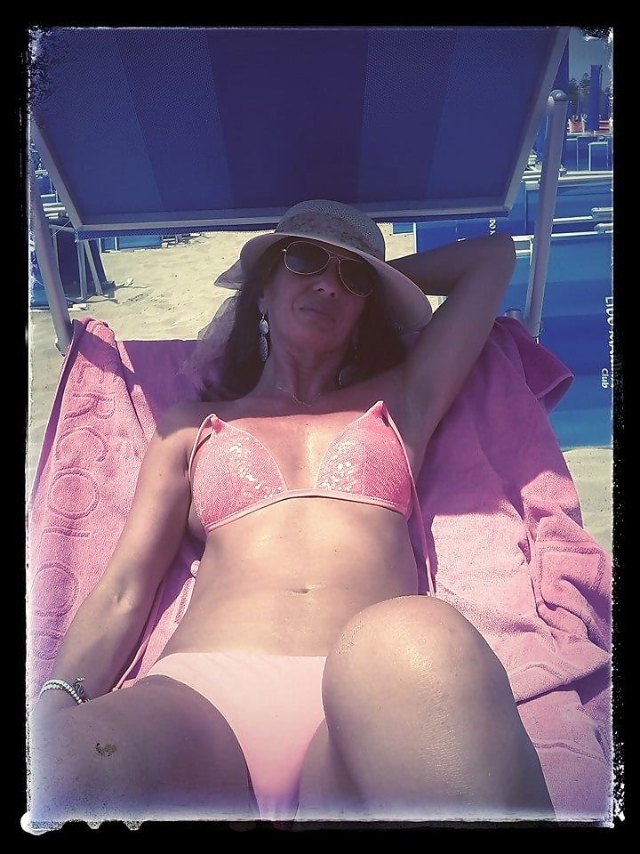 Free Nice Bikini Milfs&Teens photos