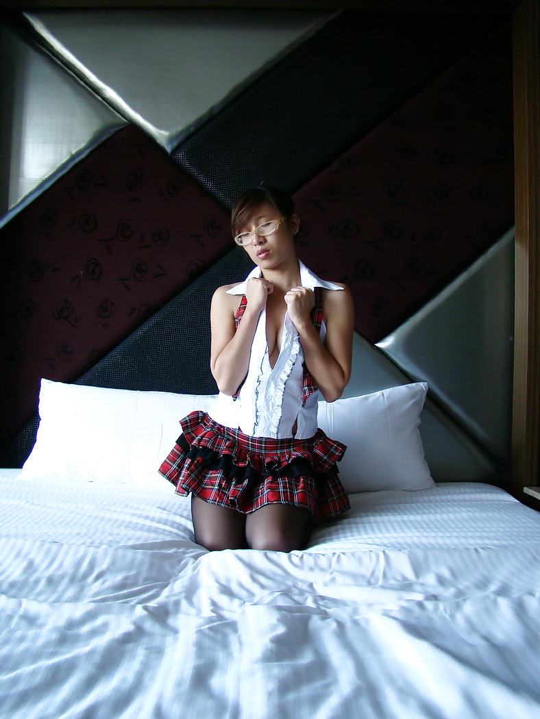 Free ASIAN JAPANESE AMATEUR GIRL IN A DEEPTHROAT photos