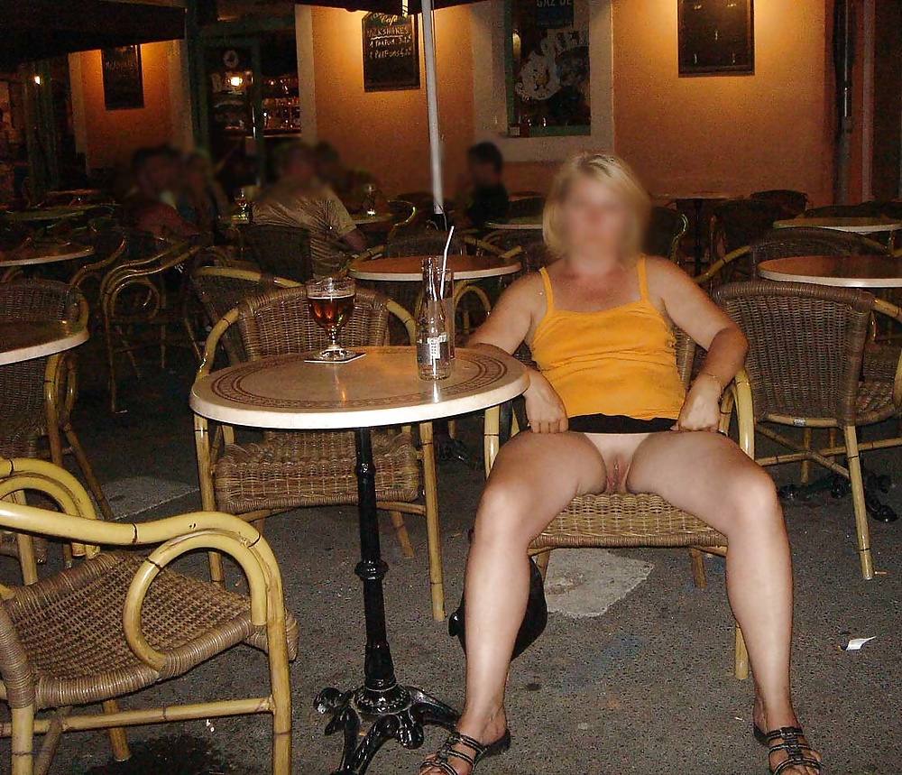 Free petite exhibe d'une coquine.. photos