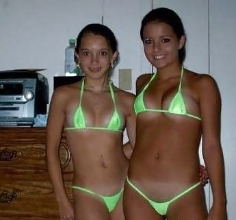 Free Hot babes in bikinis photos