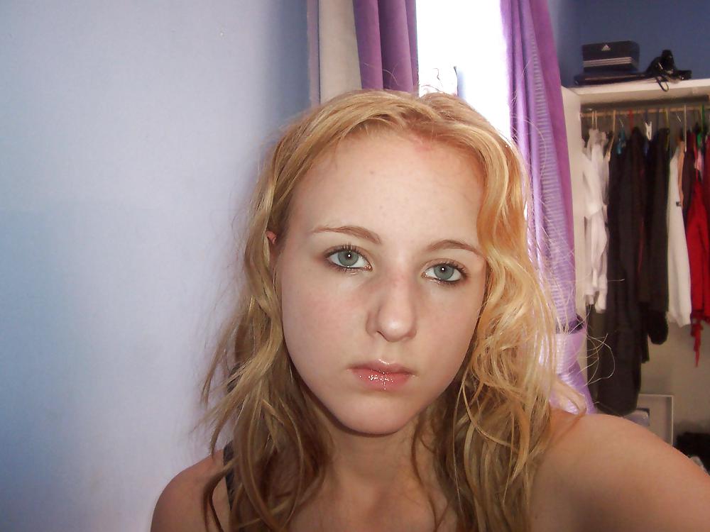 Free Amateur Teen Blonde in Bedroom photos