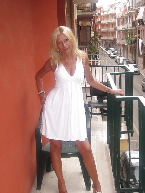 Free WOMAN AND GURL.... photos