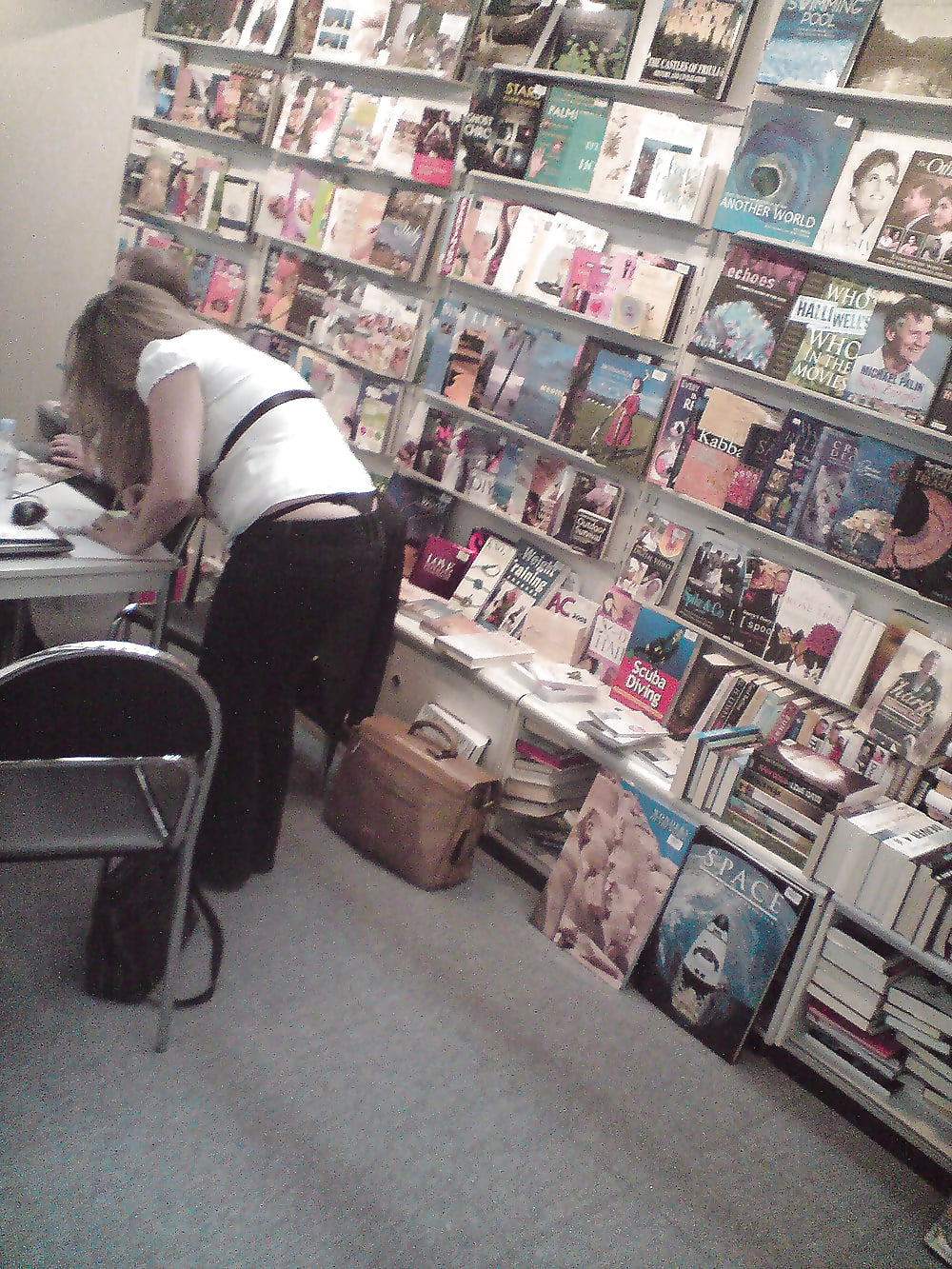 Free Candid young slut : thong V photos