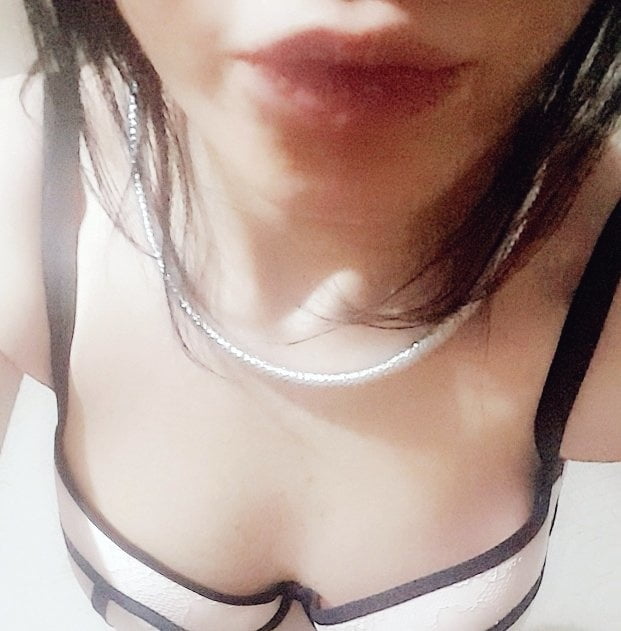 Free Beril Turkish SLUT photos