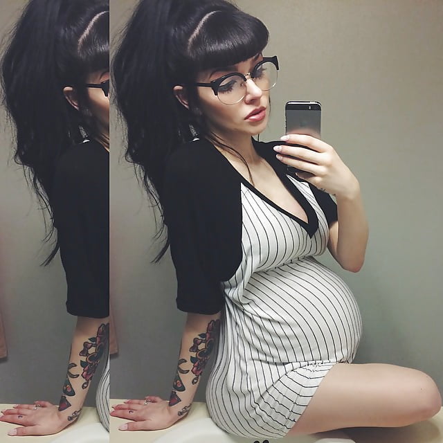 Free gohtic teen Michelle pregnant with twins photos