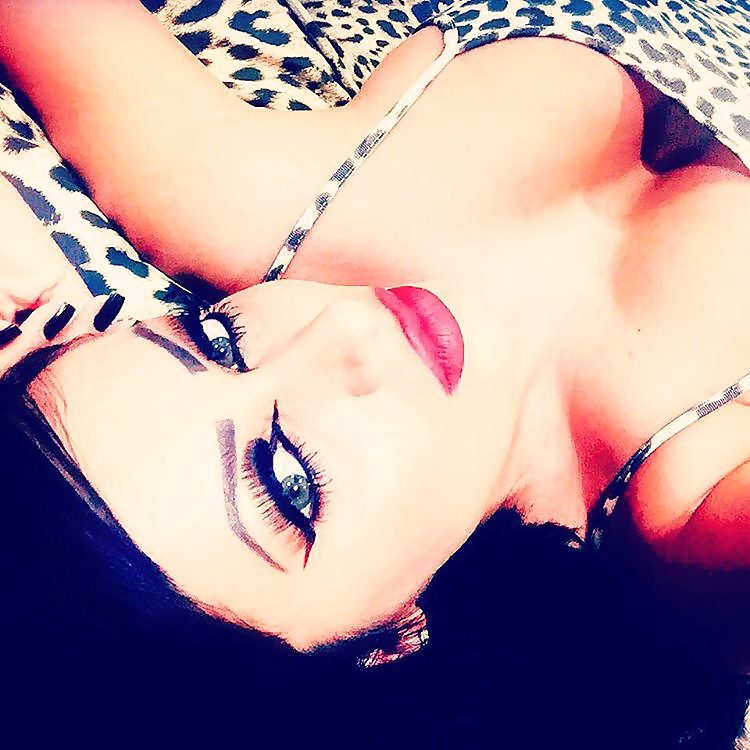 Free Issa Romanian Italian Model photos