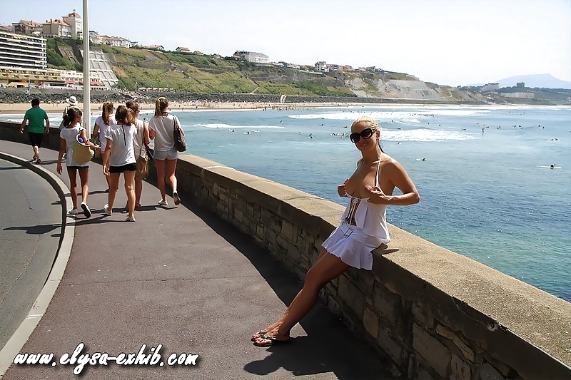 Free Flashing in the city of Biarritz 2 photos