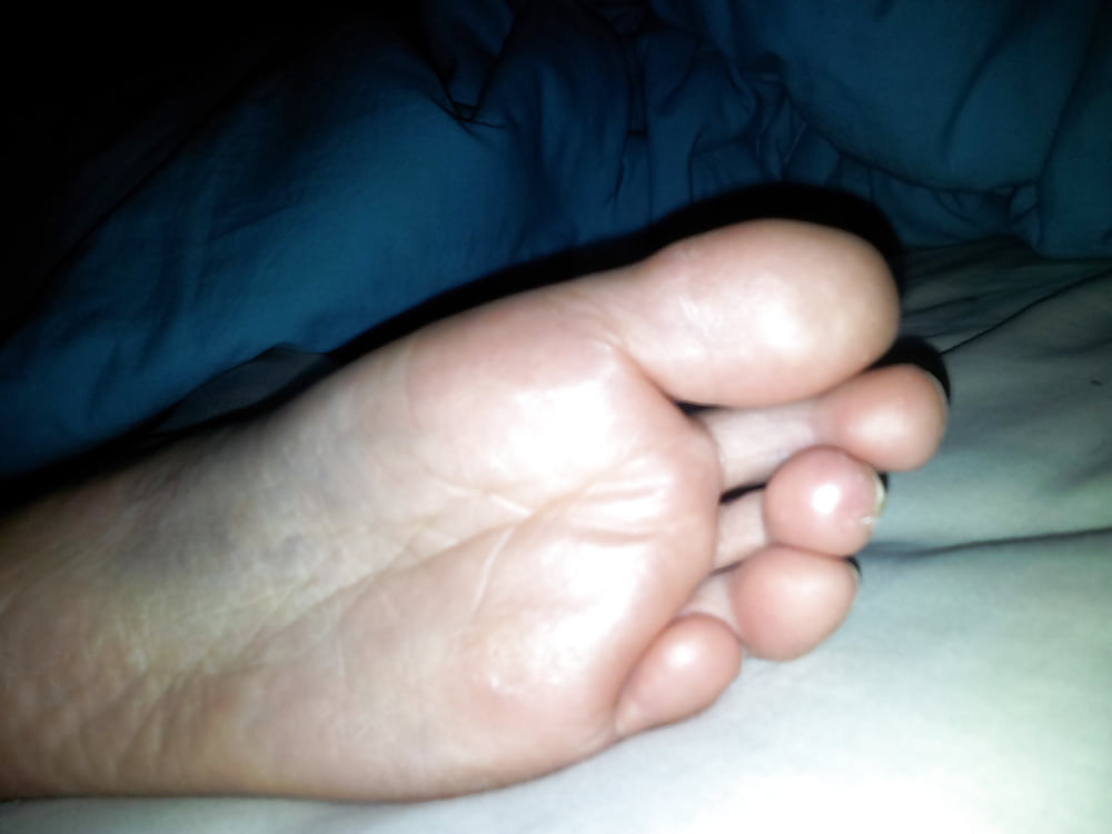 Free My wife  feet and toes photos