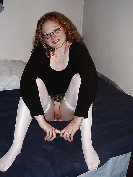 Free Amateurs in White Stockings photos