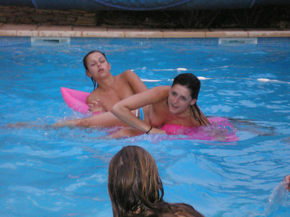 Free Spass am Pool mit Team Prof. Auer photos