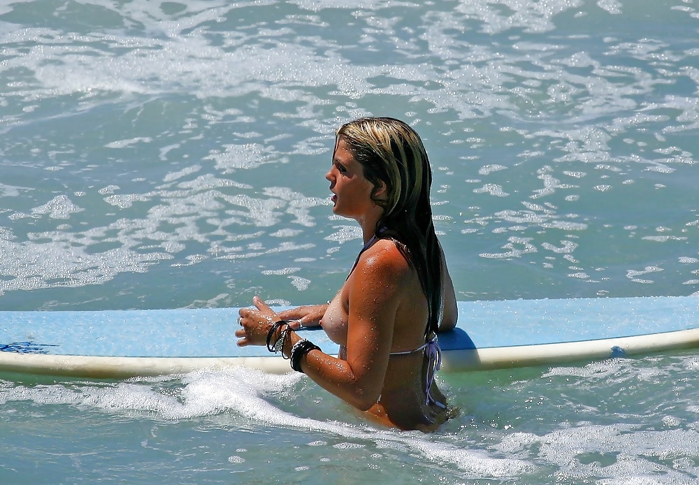 Free amateur girls 8 - beach surf photos