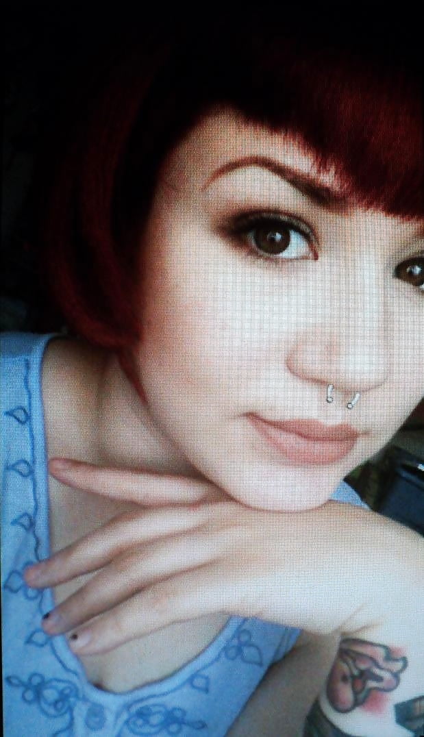 Free Stupid slut Hannah photos