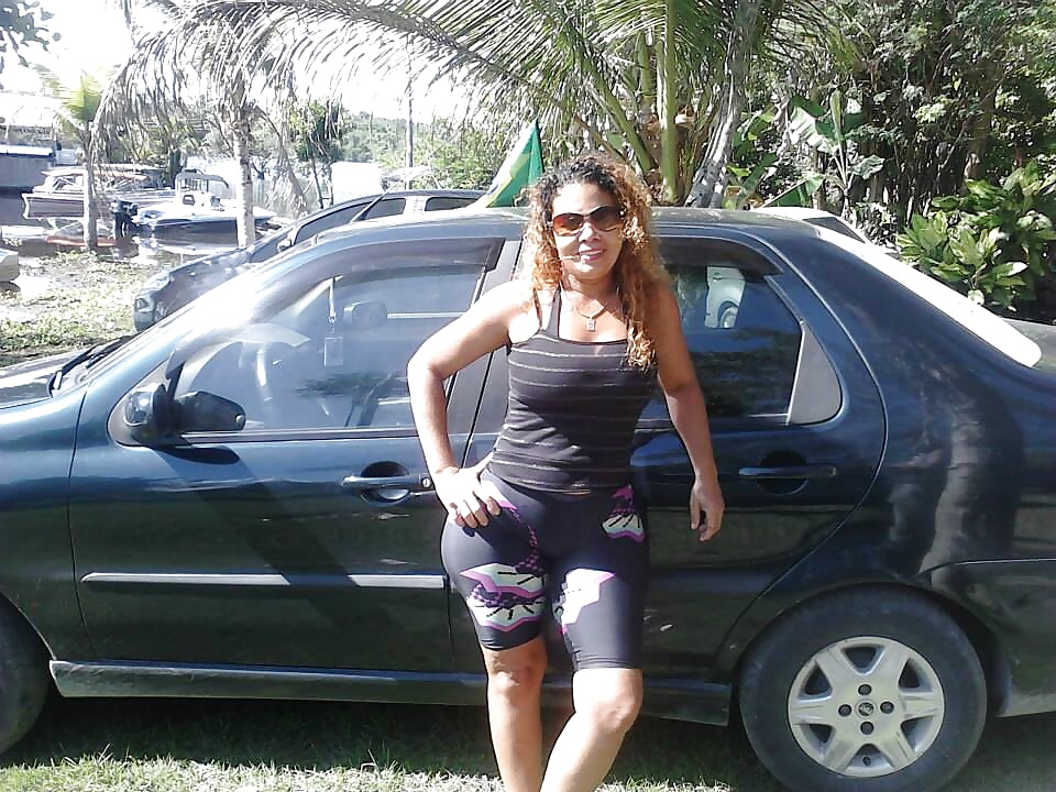 Free Puta,culona y fea del face (meyre) photos