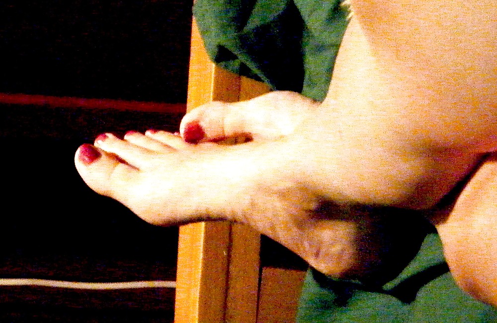 Free Candid Pics of my Wife's Toes -- No Trannies for a Change! photos