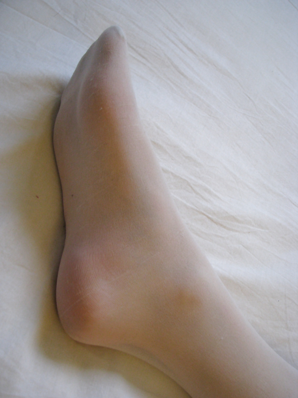 Free bas blanc plug dans le cul white stockings plug in ass photos