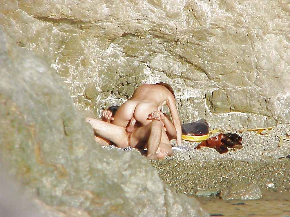 Free Hot Mature Sex On Public Beaches photos