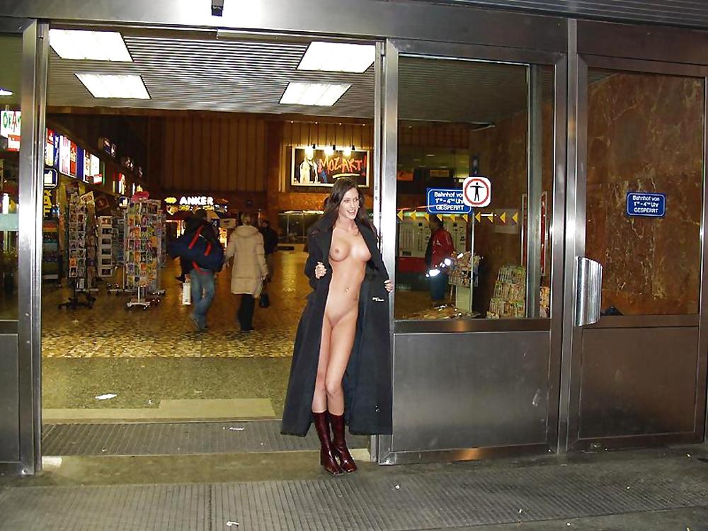 Free Teresa Exposed in Public Places photos