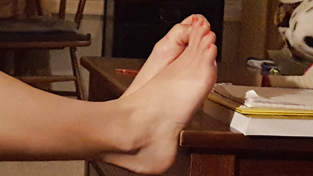 Free Sexy wife feet photos