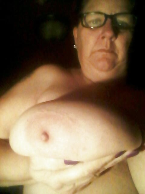 Free Amateur old lady huge HH cup tits photos