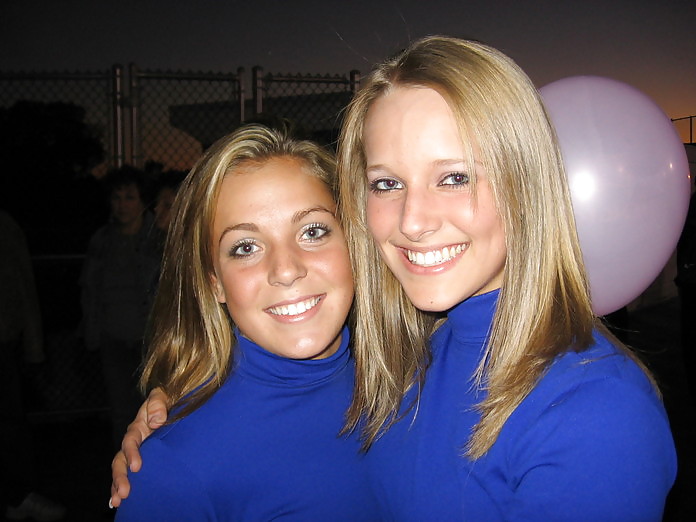 Free Teen showing herself photos