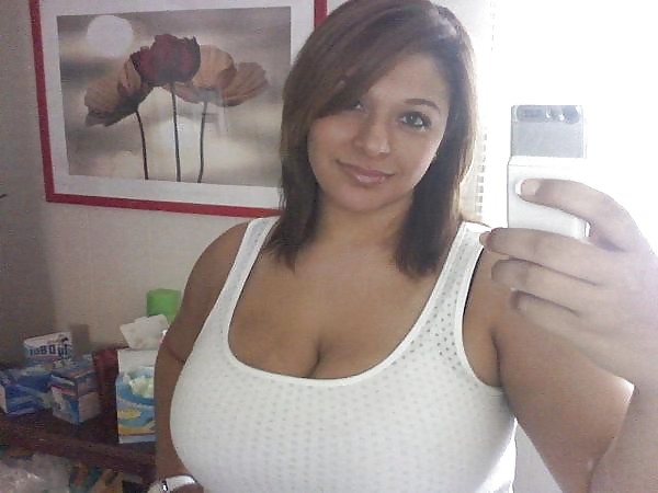 Free Self Shot Busty Amateur photos