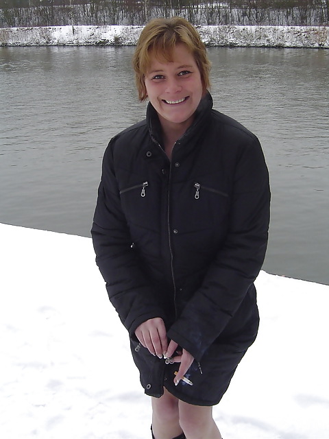 Free Nicole Berghaus from Gelsenkirchen naked snow 1 photos