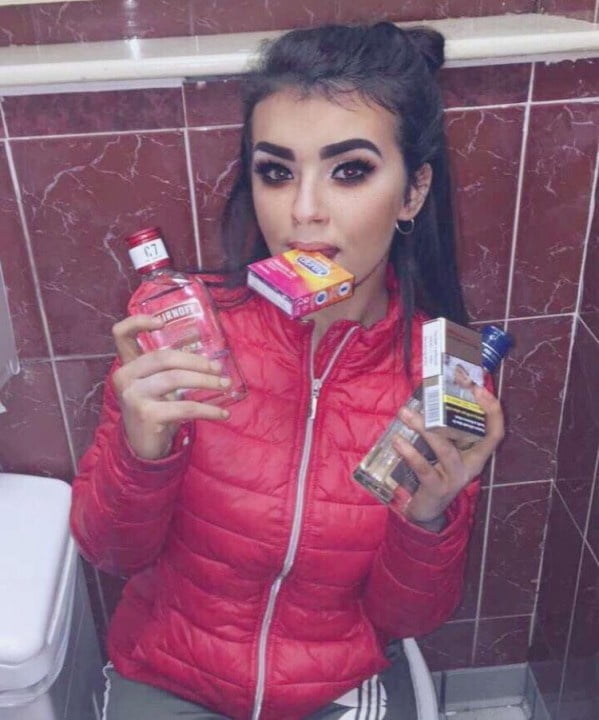 Free Public Wank Bank 41 (chavs) photos