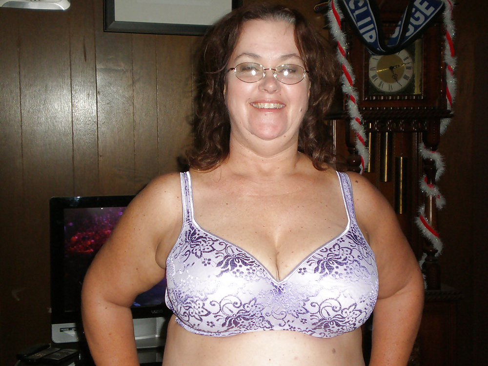 Free Emailed Pics To Post. Please Comment For Her photos