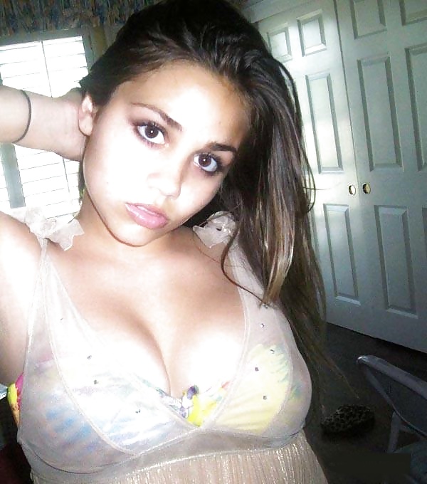 Free great cleavages beaux decolletes photos