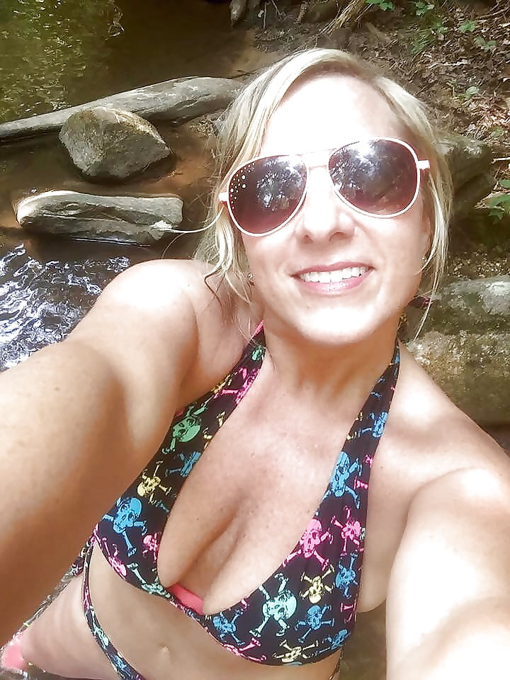 Free Christie W (1085) photos