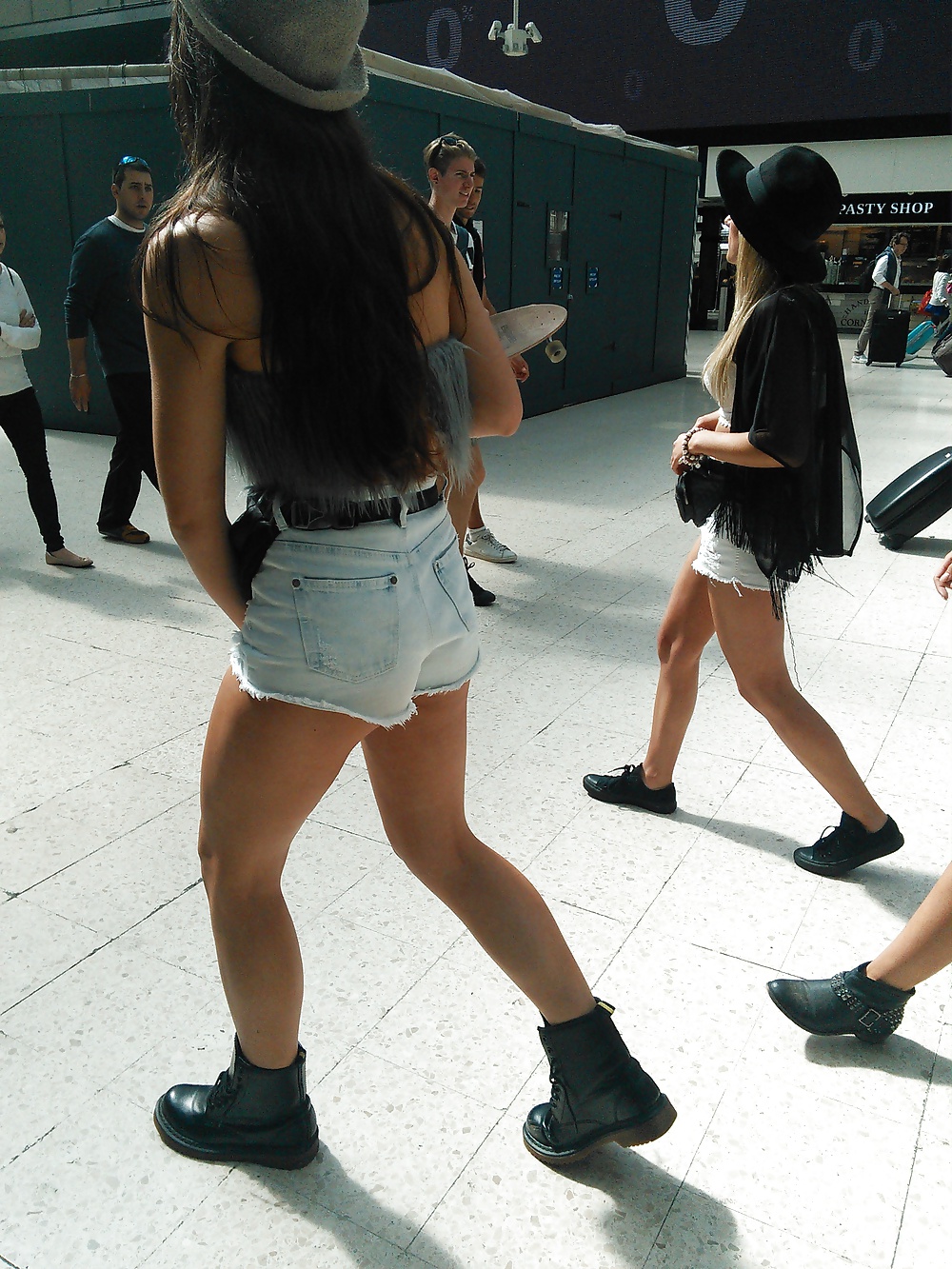 Free Londonperv's Candids 2014 - At the Station vol 2 photos