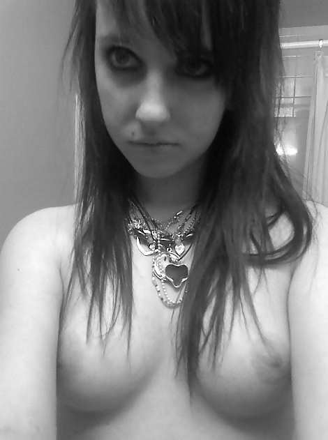 Free Emo slut Alana naughty selfshots photos