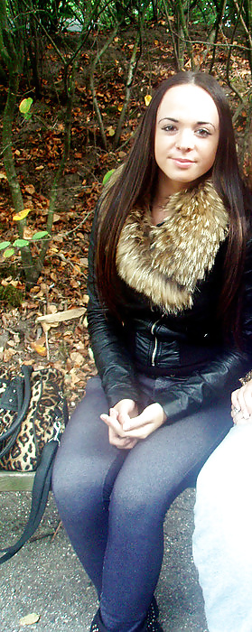 Free Girls in Fur Collar photos