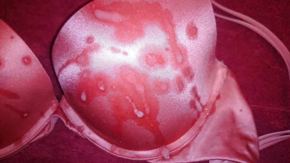 Free VS Pink Bra Cum photos