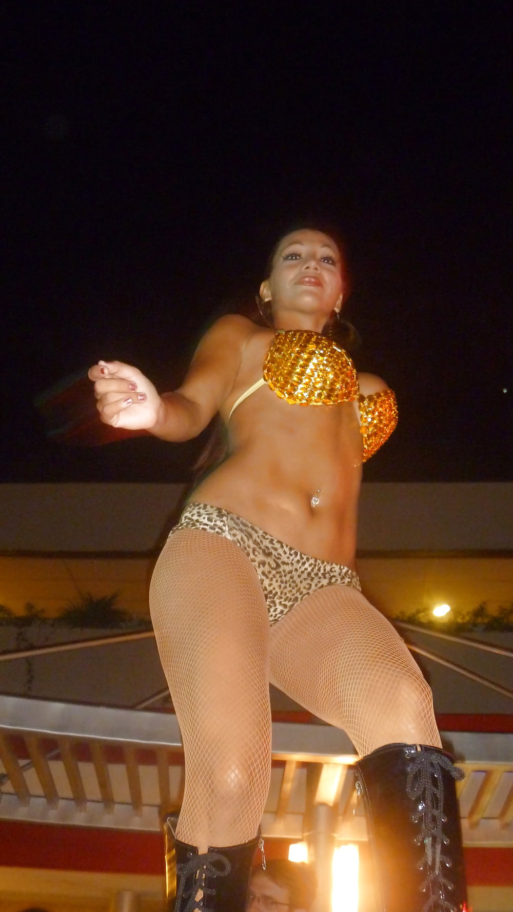 Free dancing in tan fishnet and pantyhose photos