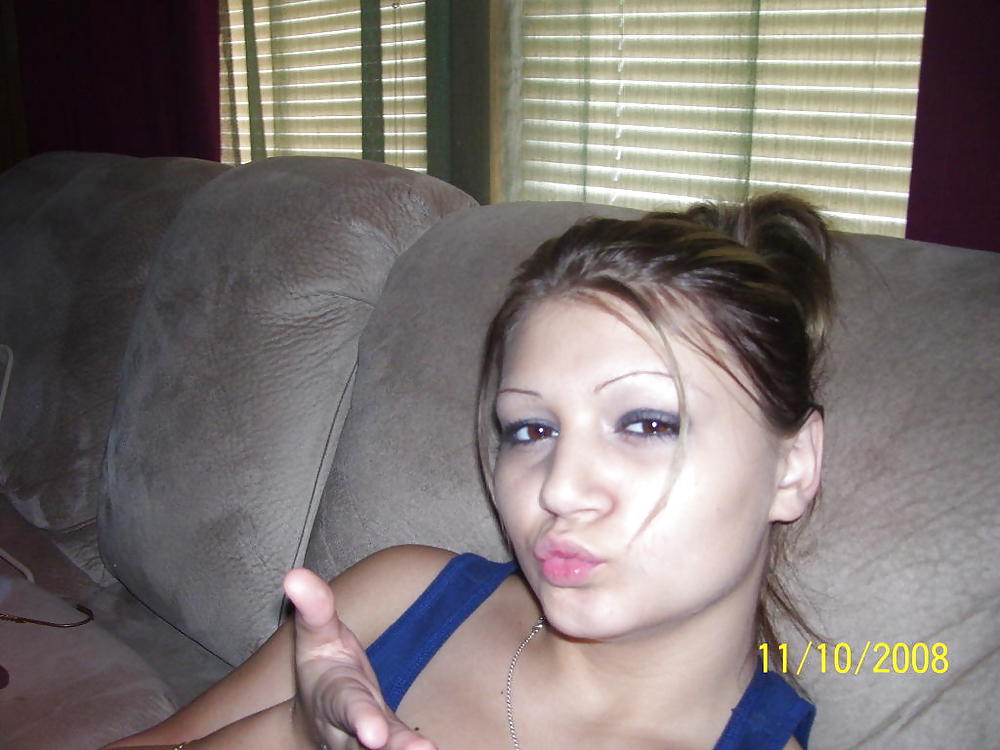 Free AMATEUR JULIA SHOWING OFF photos