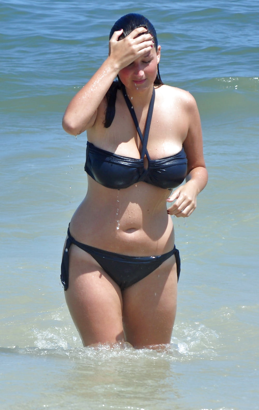 Free Nice 118 (chubby and curvy on the beach) photos