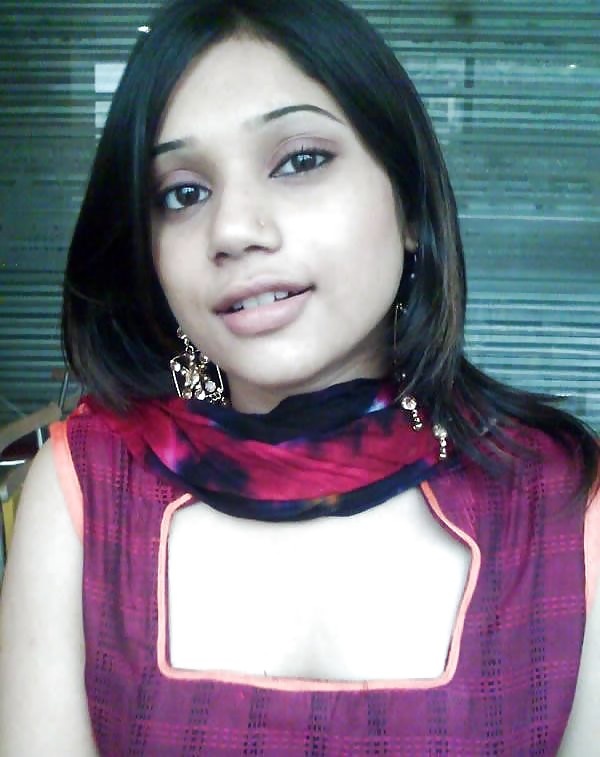 Free Cute indian teen flashing boobs photos