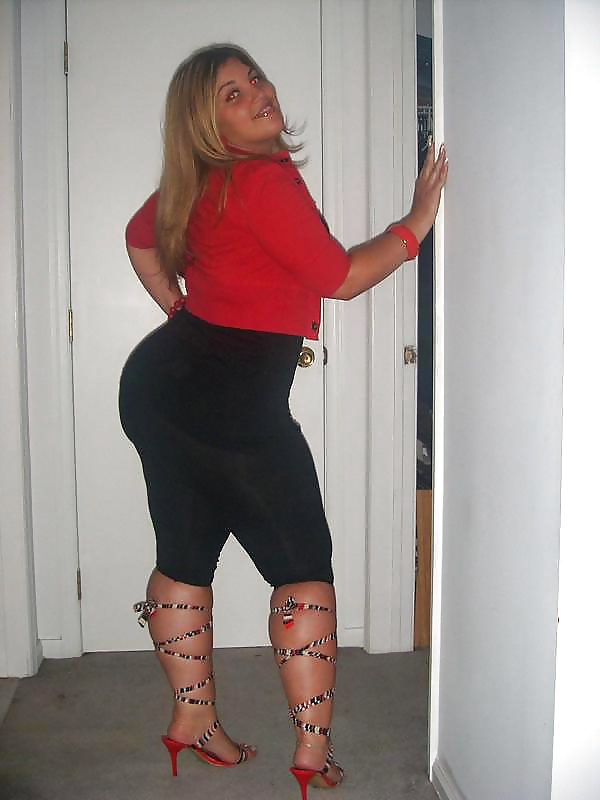 Free Busty Nanette 2 photos