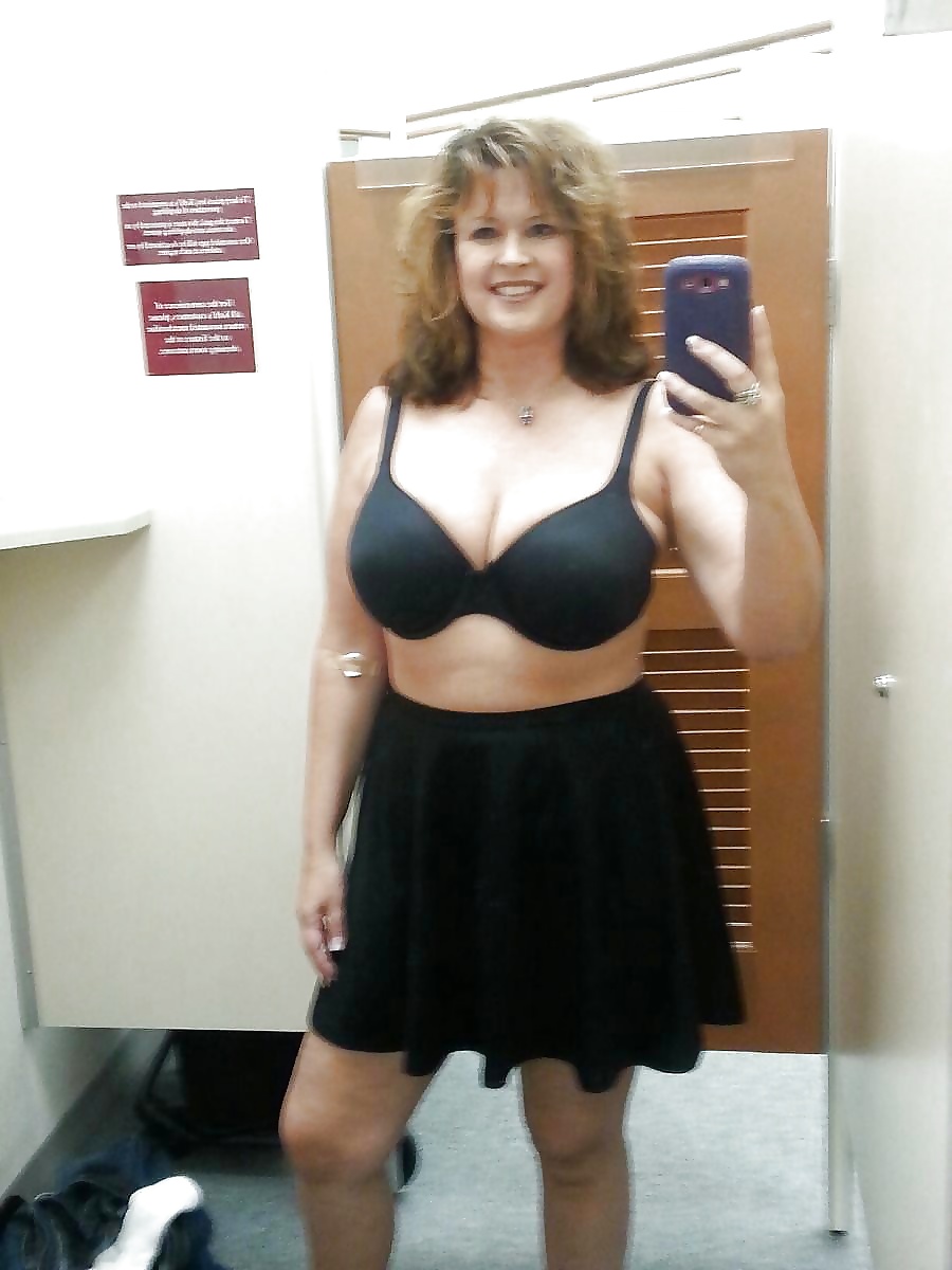 Free MILF 52 yo photos