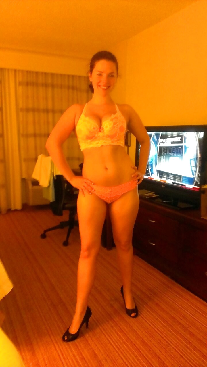 Free Busty Brynn in Lingerie photos