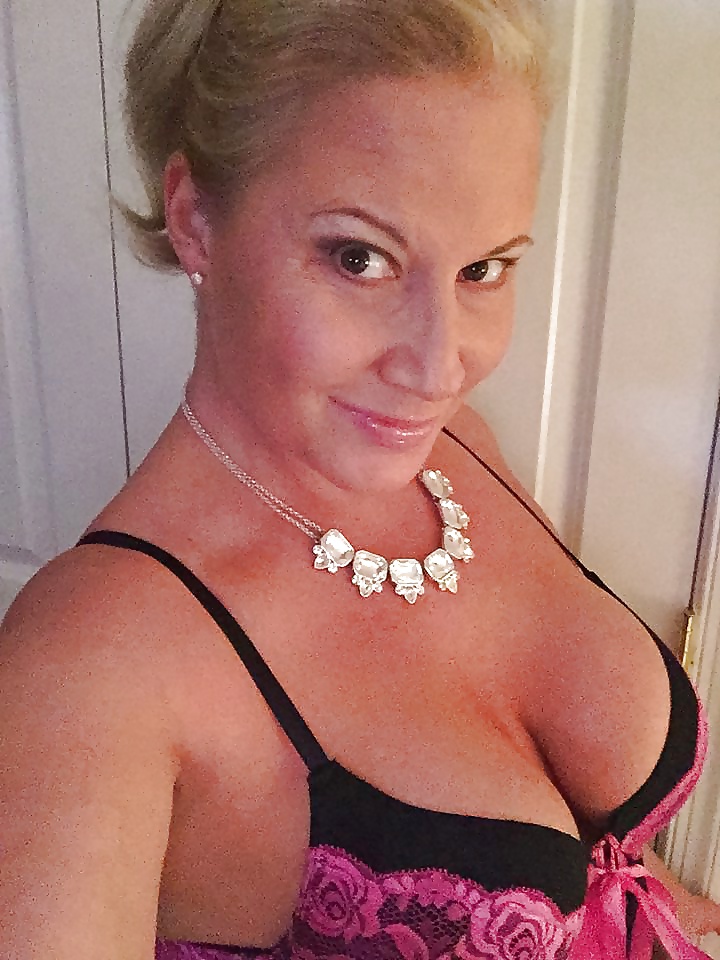 Free Sexy MATURES and MILFs 37 photos