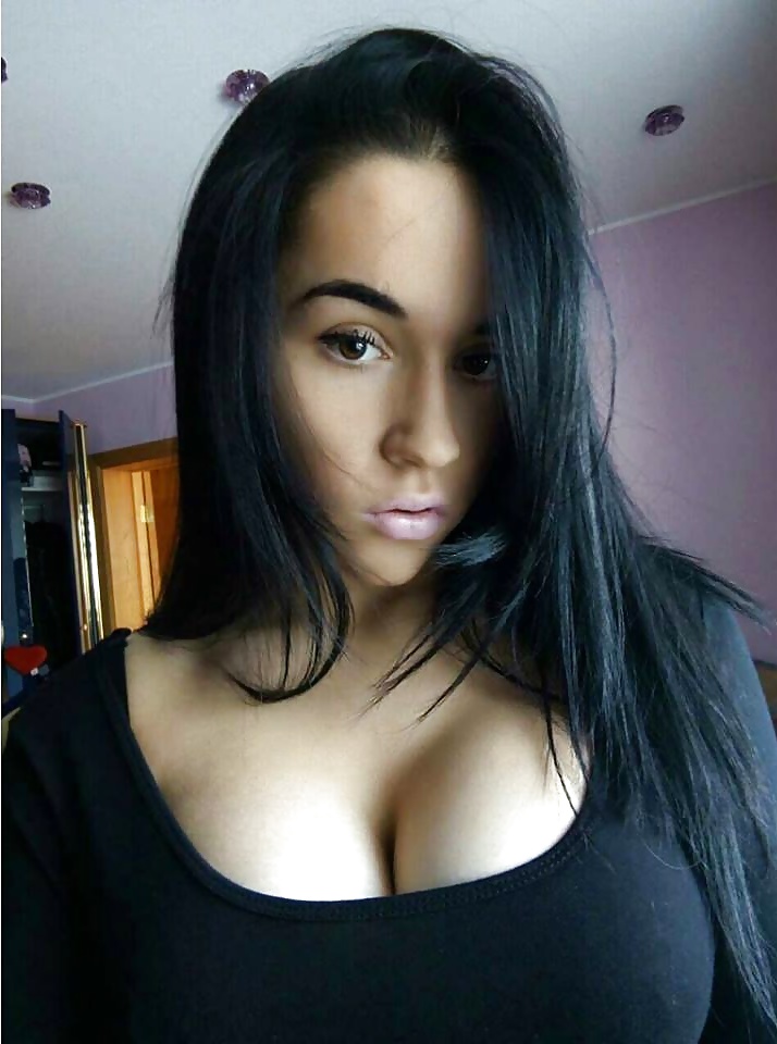 Free Busty Teens Cleavage 6 photos